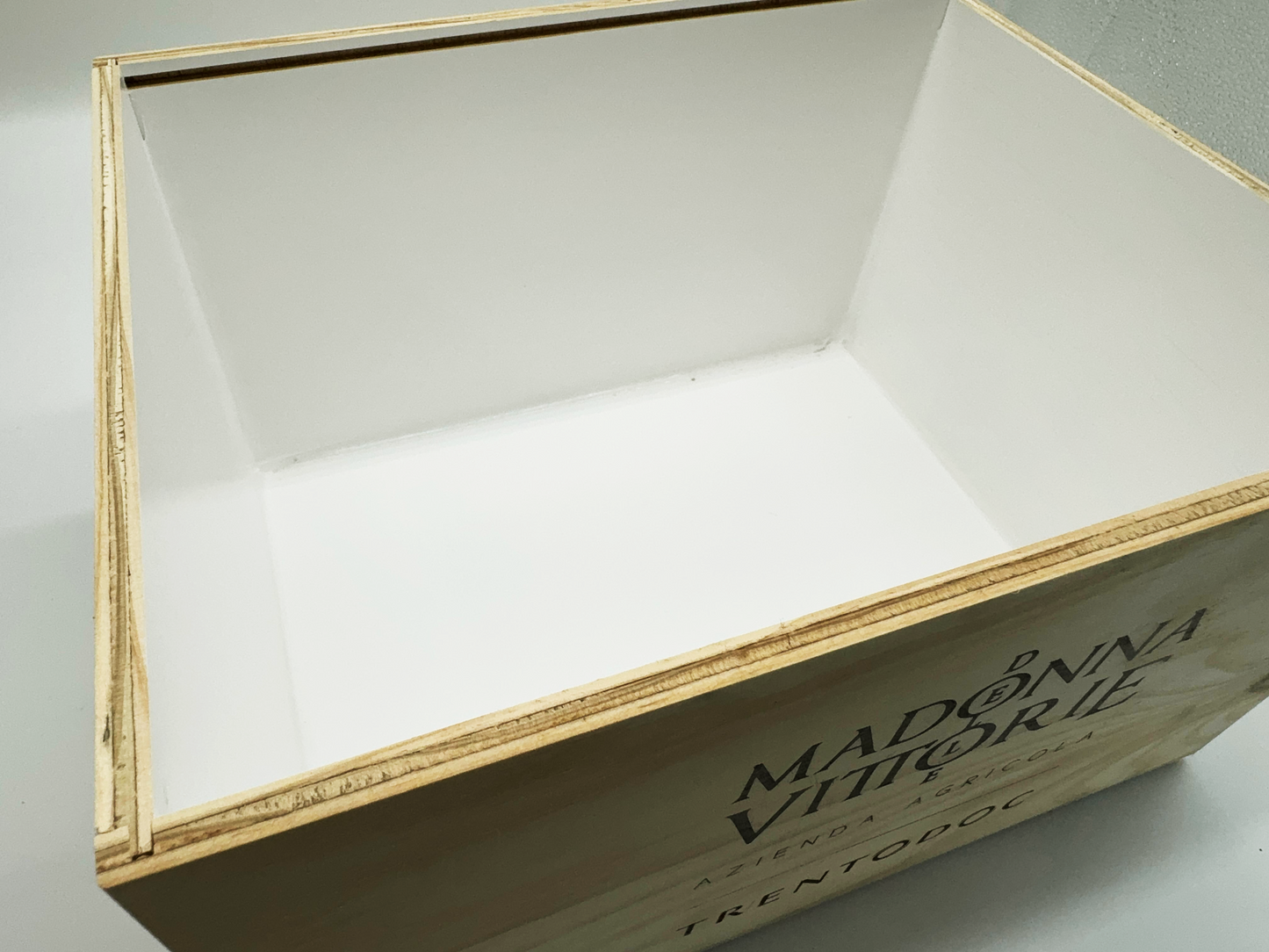 Suaglass Wooden Box Madonna of Victories