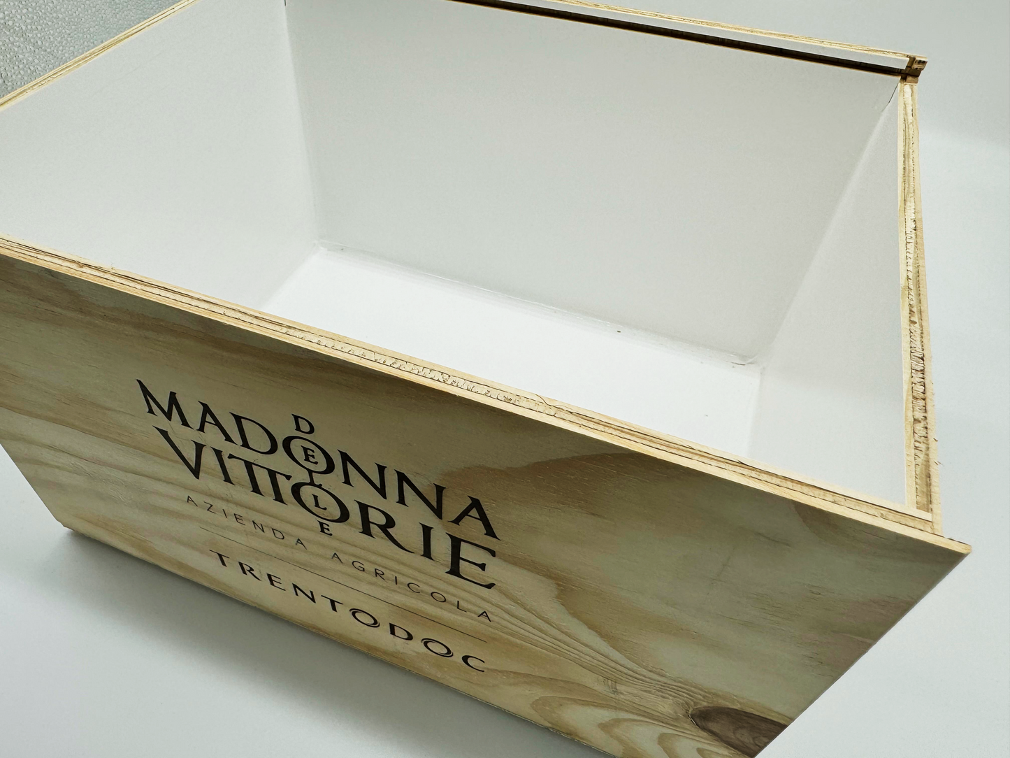 Suaglass Wooden Box Madonna of Victories